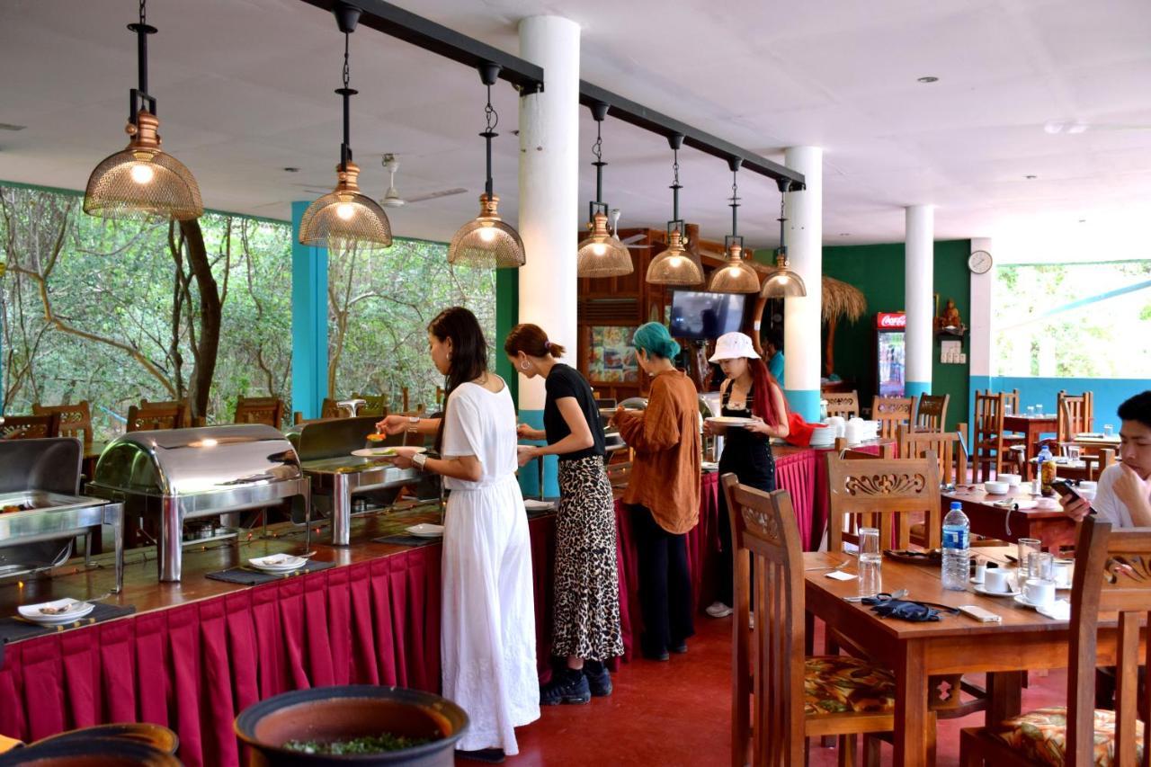 Hungry Lion Resort Сигирия Екстериор снимка