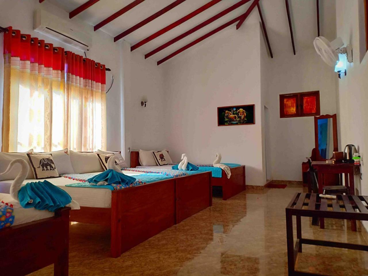 Hungry Lion Resort Сигирия Екстериор снимка