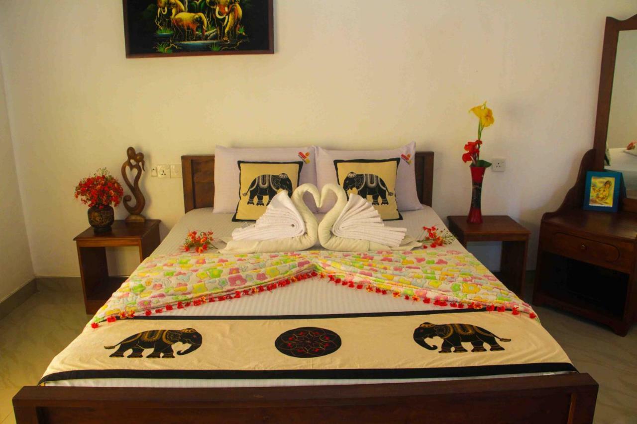 Hungry Lion Resort Сигирия Екстериор снимка