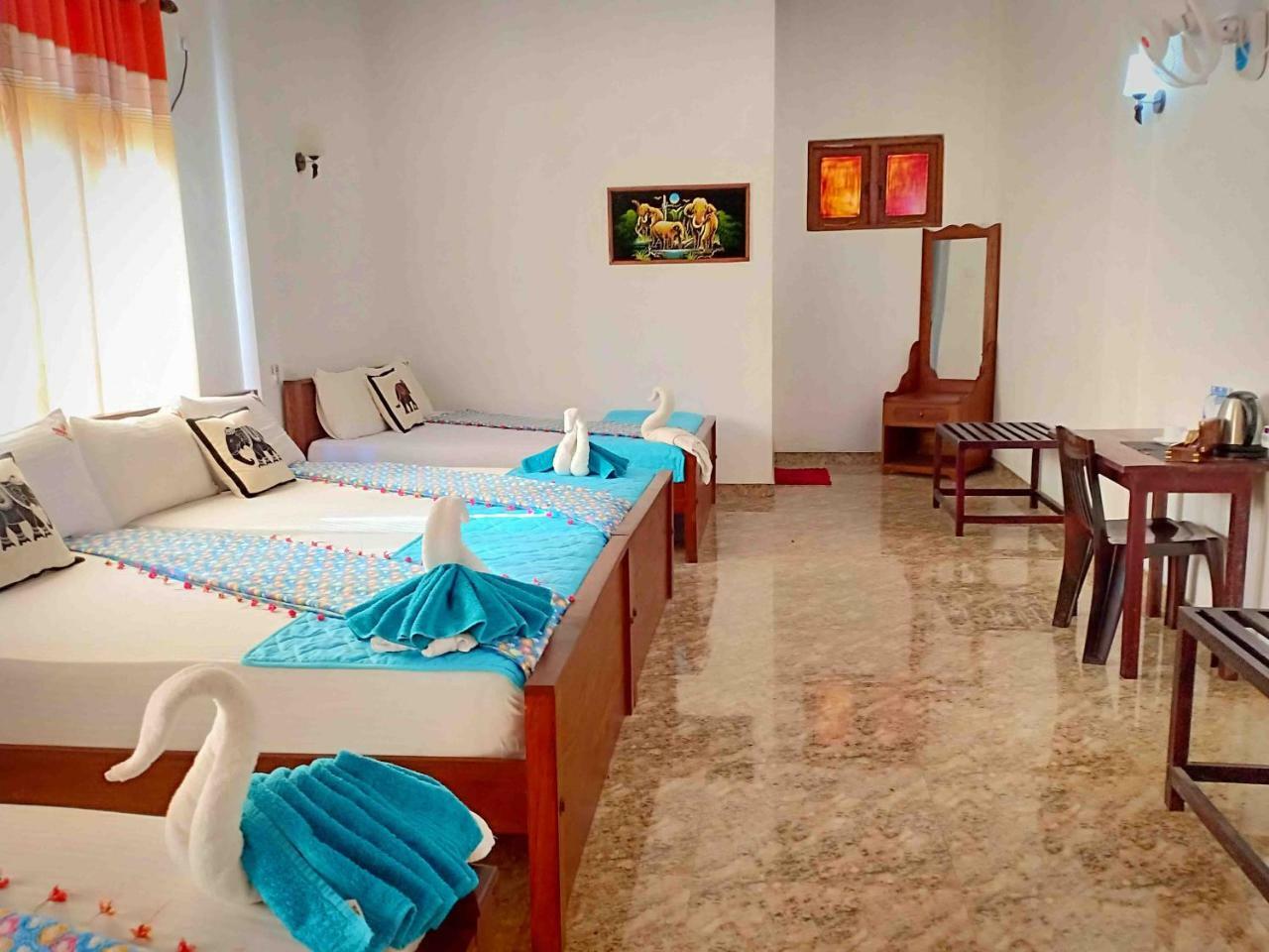 Hungry Lion Resort Сигирия Екстериор снимка