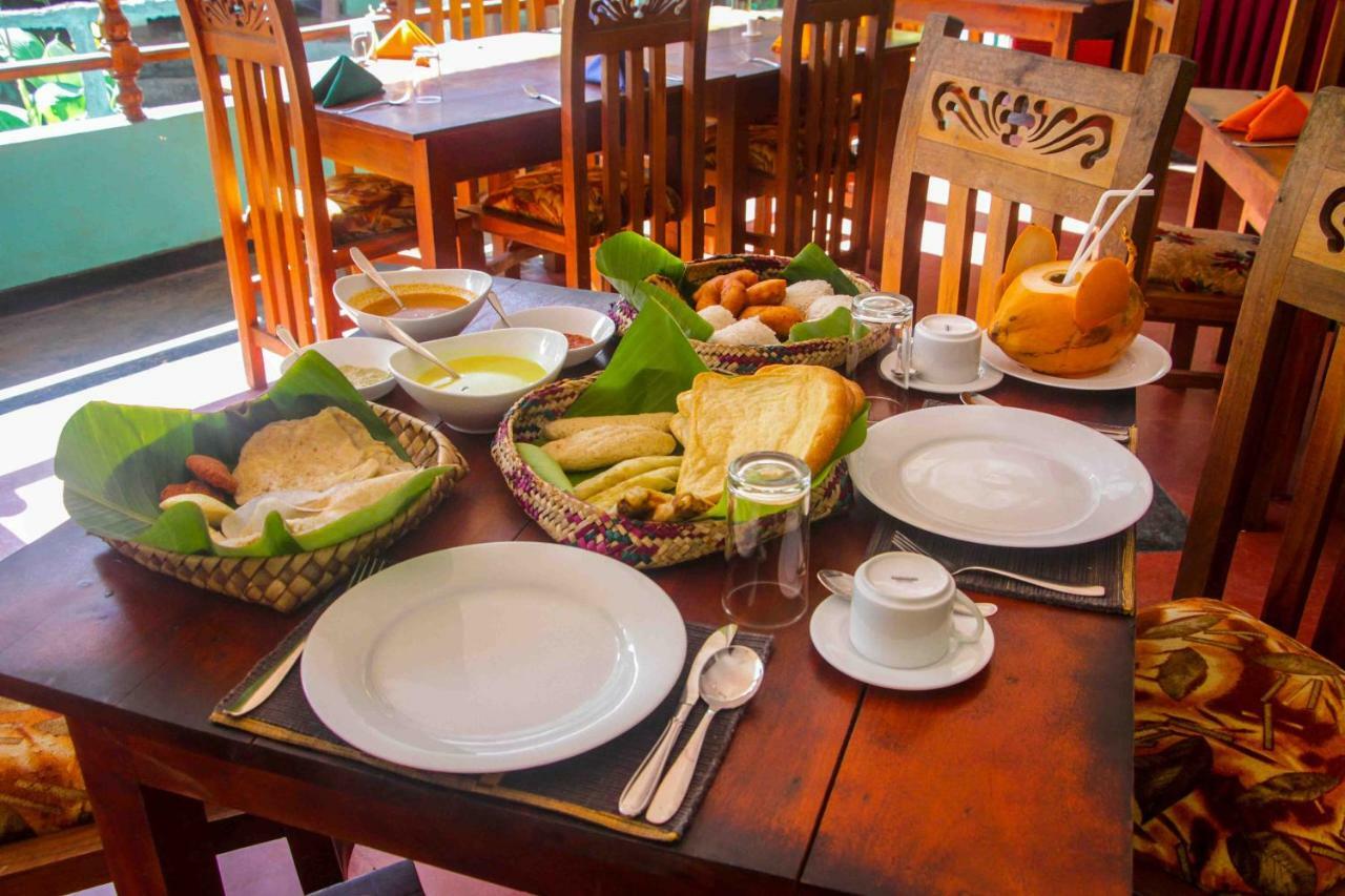 Hungry Lion Resort Сигирия Екстериор снимка